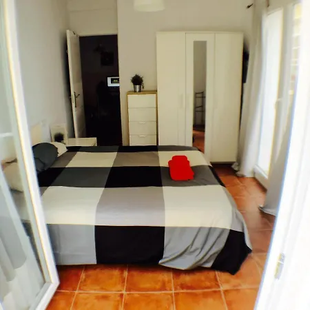 Centro + Wifi+ 2 Camas De Matrimonio +playa Cadiz